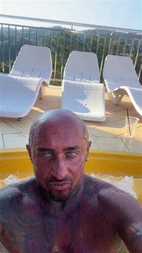 Blue Ayes Tattoo Boy Sun — DC dla Ciebie video