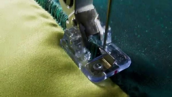 The PFAFF® expression™ series -- Exclusive Stitch Techniques