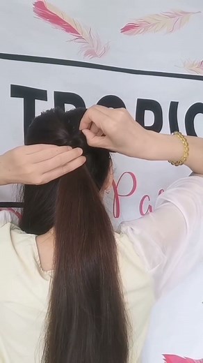 How to Create a Voluminous Low Ponytail in 2 Easy Steps | Full & Soft Look ✨