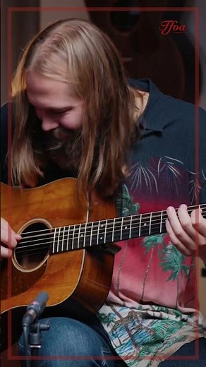 🎸 1945 'Wartime' Martin D18 with Adirondack Spruce. Played by Leif de Leeuw.