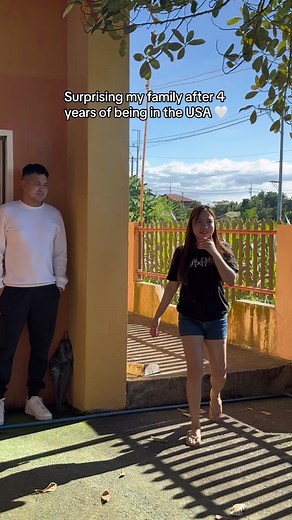 Surprising Family with Homecoming After 4 Years in the USA