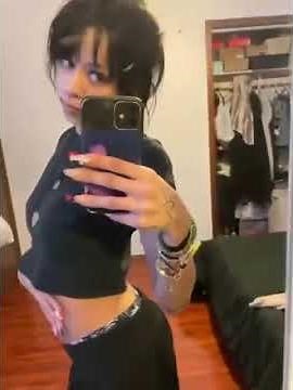 Girl farting in the mirror 🤣 💨 #shorts
