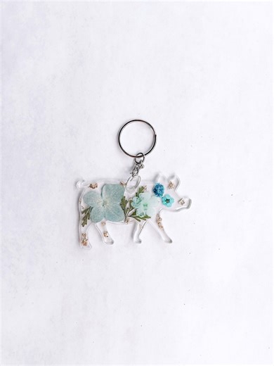 Resin Pig Keychain: Handmade Dried Flowers & Gold Foil - Etsy