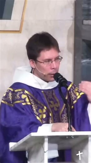 Sometimes our biggest cross is our negative thoughts. Father Mark Goring explains that one of our biggest crosses is our own thoughts, which can overwhelm us with fear and negativity, and that turning to the Holy Spirit helps redirect our minds toward peace and truth. He also explains that simply thanking God for a few blessings can break us out of “stinking thinking.” 🕊️ What is your Request to the Holy Spirit? Leave it in the Comments. If you want to create the habit of daily prayer and pray 