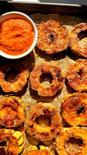 POV you’re on side dish duty👀try my crispy parmesan SQUASH RINGS!! my most favorite squash side dish to make this season and it’s a must for thanksgiving menus👌🏻these rings come together in 30 minutes, they’re cheesy crispy and *yes* you can eat the skin of the squash. just wash it before ya cook it🫠 comment “SQUASH” and i’ll send ya the recipe so you can try these!! lmk if you do🫶🏻plus don’t forget to rate and review them on my website. i LOVE hearing from you!!! https://rachlmansfield.co