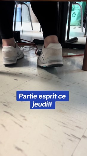 Ce jeudi à la période D, venez encourager nos Vedettes senior de Volleyball en grand nombre 🤩💙💛La vente des billets commence demain au coût de 2$ par personne!! N’oubliez pas de porter votre bleu et or!!