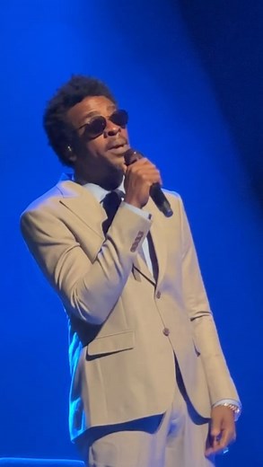Gabi Melo 🇺🇸🇧🇷🇪🇸 on Instagram: "Seu Jorge e Daniel Jobim interpretam Tom Jobim. #seujorge #danieljobim #tomjobim #bossanova"