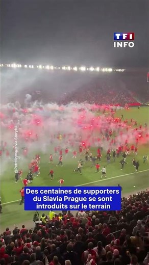 🇨🇿⚽️ Le derby de Prague interrompu après invasion de terrain et incidents｜TF1 INFO
