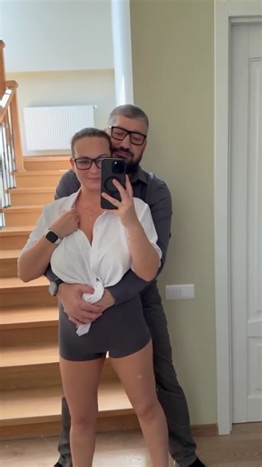Oksana Katysheva on Instagram: "He hugs - and I melt 🥰 #husbandandwife #selfietime #hugs #оксанакатышева #oksanakatysheva #rdxcast"