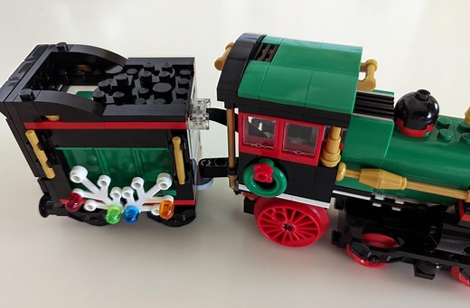 Lego Winter Holiday Train PoweredUp