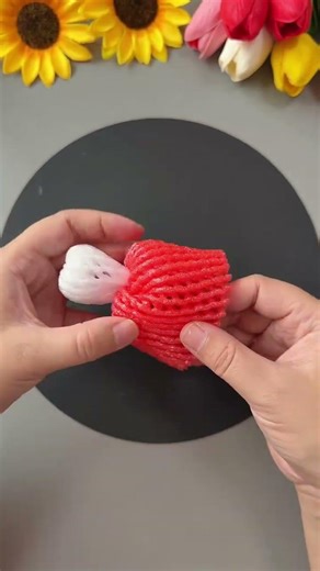 Make spring little mushrooms from old fruit nets