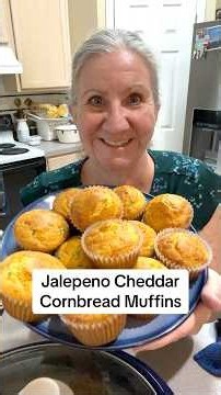 Jalapeño Cheddar Cornbread Muffins #easyrecipe #cornbread #muffins