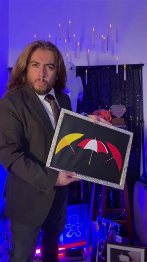 How did THREE colorful umbrellas come out of a painting?! 😱☂️🪄#foryoupage❤️❤️ #fyp #magic