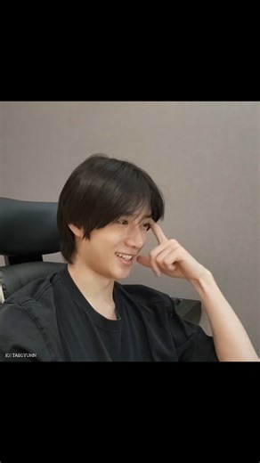 Hana Phan on Instagram: "Beomgyu's soft smile at Taehyun while watching a YouTube Short of him . . . 우뿌즈☀️ . #TAEGYUHN #TAEHYUN #태현 #BEOMGYU #범규"