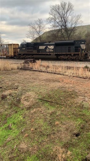 A Norfolk Southern sd70ace tackles the grade in Ludlow Kentucky on 1/11/26.