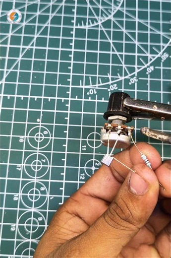 make a simple voltage regulator circuit #shotrs #ytshorts #electricalindia #diy #experiment