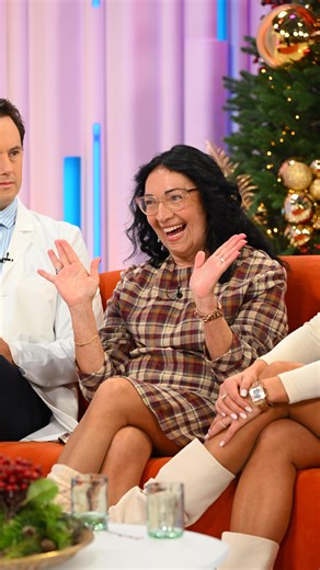 TVI on Instagram: "#pub Nem todas as histórias começam bem. Algumas terminam com força, coragem e um novo sorriso. A Ana Maria Silva enfrentou um cancro agressivo, tratamentos intensos e perdas profundas, que deixaram marcas físicas e emocionais. Hoje, regressa acompanhada pelas suas filhas para partilhar um percurso de superação onde a Medicina Dentária teve um papel decisivo na recuperação da confiança e da qualidade de vida. Mais do que devolver dentes, o Dr. Miguel Almeida (OMD 06162) e a eq