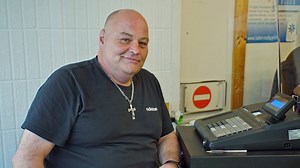 Bernd findet seinen sinnvollsten Job der Welt bei der Tafel