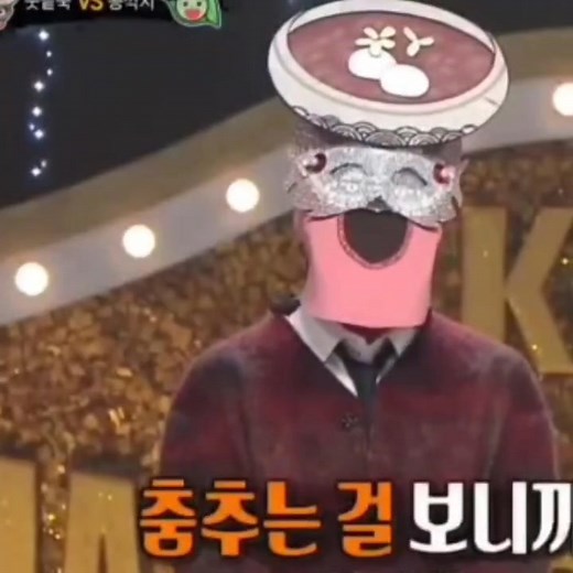 Jimin was the standout highlight of the latest episode of MBC’s “King of Mask Singer”! His unmistakably charming voice and signature dance move instantly made panelist Shin Bong-sun think of him! 💜😍 #BTS #JIMIN #KingOfMaskSinger #ParkJimin #BTSJimin #VocalKing [🎥 Cr. JIMINIMY)] | BTS Purple World