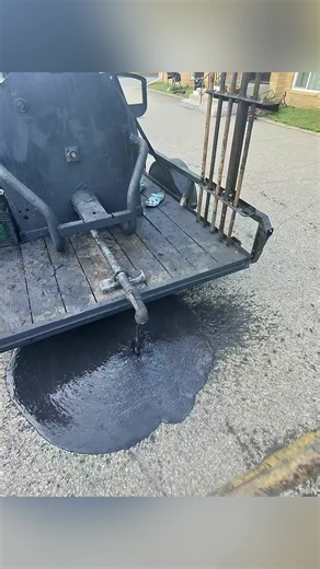 Satisfying with sealcoating ASMR #sealcoating #driveway #satisfying #drivewaysealing #asmrsleep