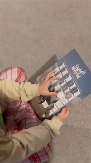 #LightTheWorld Day 22 ✨ A beautiful rendition of ‘O Holy Night!’ to invite the true spirit of Christmas into your day. What’s your favourite Christ-centred Christmas carol? You can find the full version of this video on our youtube channel. youtube.com/watch?v=QuCZU13gKwA&feature=youtu.be | The Church of Jesus Christ of Latter-day Saints in the United Kingdom