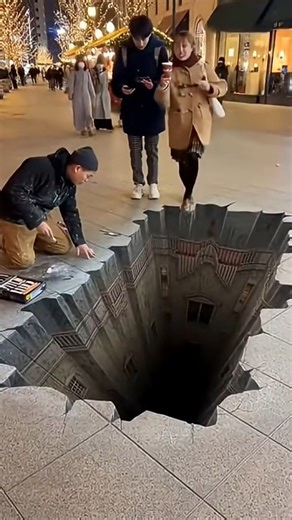 Shocking 3D Trap Art Seen in the USA on Christmas