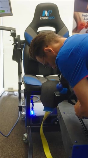 See that pulsing?  That’s knee decompression in action, gently opening the joint, improving circulation, and reducing pressure so healing can begin. Simple, safe, effective.  #KneePainRelief #DecompressionTherapy #JointHealth #PainFreeMovement | Dr. Emmett Blahnik | Facebook