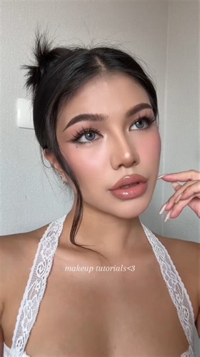 Thai Makeup🌷🩰 #makeuptutorial#thaimakeup#thailand#glam#glowymakeup#gorgeous#fullglammakeup#shorts