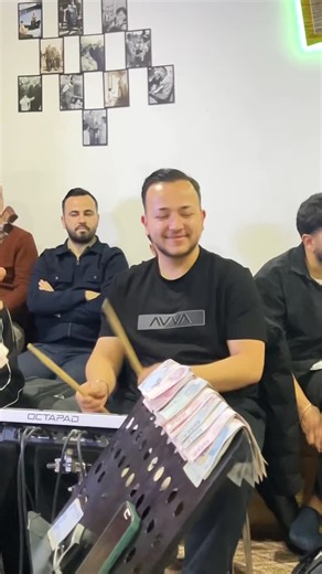 ꜰ ᴜ ʀ ᴋ ᴀ ɴ ɢ ᴜ̈ ʀ ᴇ ꜱ̧ on Instagram: "Köy Odası Muhabbeti 🫶🏻 #gecealemi06 #muhabbet #ankaraoyunhavası #sincanli #yenikent #gecealemi #sincan #06 #pavyon #ankaramedya #ankaramedyamuhabbetleri #drums #müzisyen"