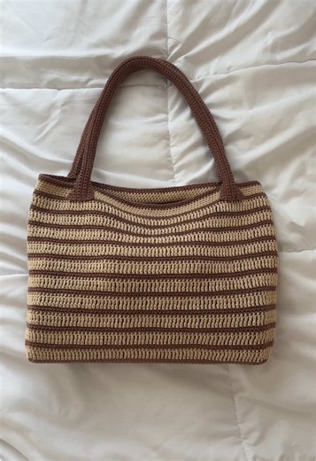 My newest pattern🤎 tutorial written pattern out now! ✨ #crochetbag #crochettotebag #crochettutorial #freecrochetpattern #crochettok