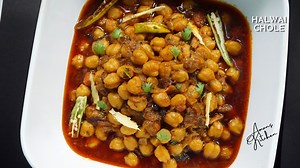 Ingredients for making Chole Recipe Chole/Chickpeas - 250gms Mustard Oil - 3tbsp Refined Oil - 1cup Water - 1ltr Tamarind water - 1cup whole spices Blackpepper - 1tsp cinnamon- 1 black cardamom- 2 cloves - 1/2 tsp bayleaf - 2 Cumin/ Jeera - 1tsp Fennel/ sauf - 1tsp Powdered spices and vegetables Hing/ Asafoetida - 1tsp Ginger - 1 large Garlic - 12pcs Onions - 4 Salt - 2tsp Turmeric - 1tsp Kashmiri Chilli - 2tsp Coriander Powder - 3tsp Chole Masala - 1tsp Garam Masala - 1tsp Amchur Powder - 1/2ts