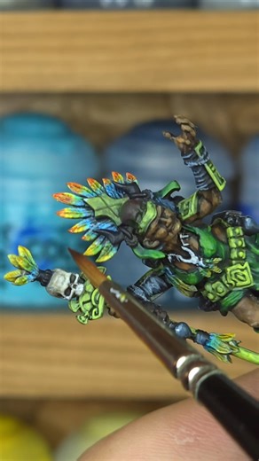 Simple and quick method of painting feathers using multiple colours! #BloodBowl #paintingminis