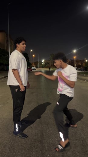 الشارع يكسب 😂😂#شعب_الصيني_ماله_حل😂😂 #مشاهير_تيك_توك_مشاهير_العرب #😂😂😂 #pyf #fouryou #funny #😂😂😂