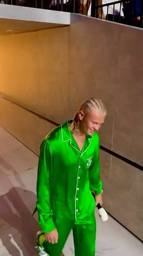 mcfc lads on Instagram: "Erling Haaland arrives for the FC24 presentation! 烙 [via @actufoot_ ] #mancity #mcfc #haaland #erlinghaaland #football #fc24"