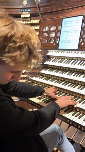 Paul Fey on Instagram: "The largest organ in the World! 🤩 #organ #church #kirche #churchorgan #organistsofinstagram #organist #orgue #opera #classical #classic #musik #music #atlanticcity #starspangledbanner #filmmusic #soundtrack"