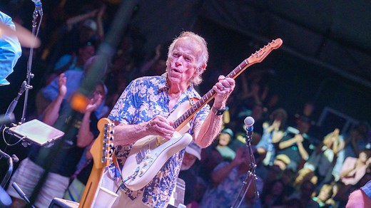 Al Jardine plays Ding Dang by The Beach Boys Live (plus introduction) 7/18/2025 Cohasset Concert