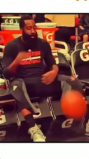 Harden’s ball handle is just ridiculous. 🤯