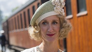 Hotel na pobřeží - Feriebarnet (S04E04) (2017) | ČSFD.cz
