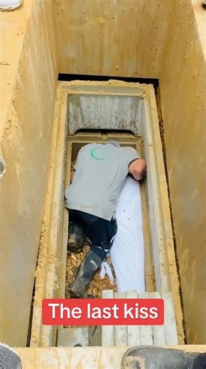 The last kiss ! The Muslim Undertaker #grave #hereafter #death #graveyard #cemetery #soul #mortality