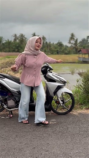 Udah lama ngk mode centil #vario150 #vietnamstyle🇻🇳 #ring17style #cinematicmotorcycle #vario
