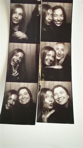 The finale from birthday weekend pt 1! Magic show at the magic parlor that was actually MIND BLWOING then drinks and a Photo Booth crawl with my girls #aquarius #chicago