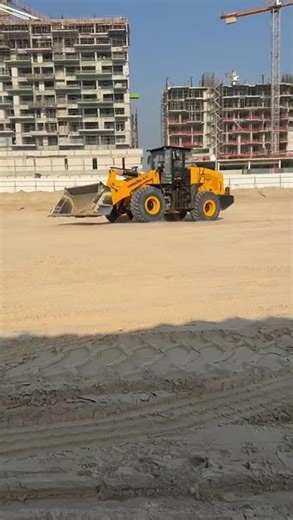 Excavator at Work in Dubai 🚜 Heavy Construction in Action #heavymachinery #dubai #construction