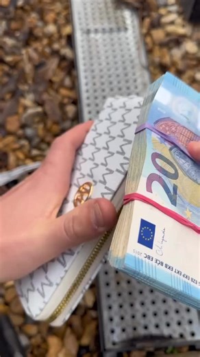 Counting Euro €20 Notes to know if its fake or real money. Super euro notes twenty and fifty euro banknotes for use Ireland France Austria Spain Demark Montenegro #note #banknote #euronote #money #delivery