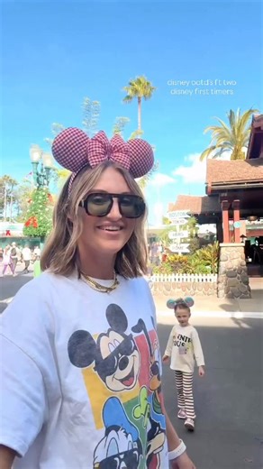 ETTA + EAST | first timers at disney called for fun and comfy ‘fits ofc 💖 #disneyootd #easystyle #boutiquefashion #momandmini | Instagram