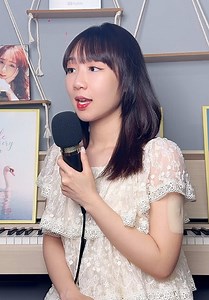 Ai đặt tên bài hát này giúp tác giả với ạ — embemebolero
