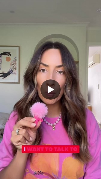 Overthinking vs Ownership … let me show you what it looks like in real time. Same situation. Same room. Two VERY different versions of me. Yesterday I had a meeting with an incredible woman ahead… | Sarah Townsend