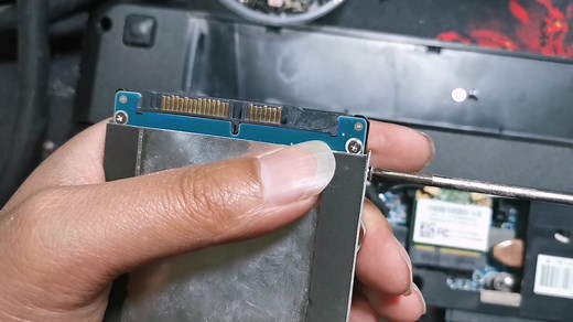 笔记本电脑SSD固态安装过程，就这么简单！反应速度惊人