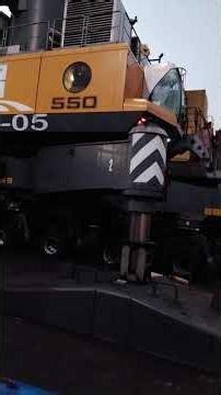 HIEBHERR MHC-05 Crane Shifting for Container Evacuation