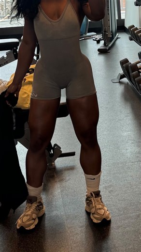 Jerrayne🍊| Gym Girlie & Interior Stylist on Instagram: "Gaining muscle is slower than social media makes it look. My before photos started in 2020 — very thin, stressed, and struggling to keep weight on. Fast forward to 2025: healthier, stronger, and still building muscle. Progress doesn’t always show up fast — but it does show up if you stay.💕 - - - - #womenwholift #musclebuildingjourney #fitness #gymgirl #transformation"