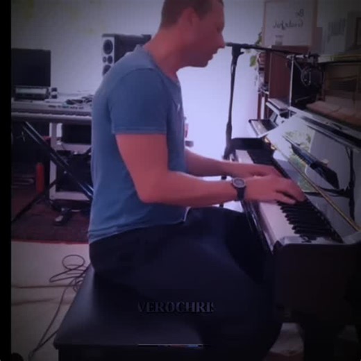 #Chris Martin. #Togetherathome 8de Mayo 2020 .Fix you | Veronica Lernoud